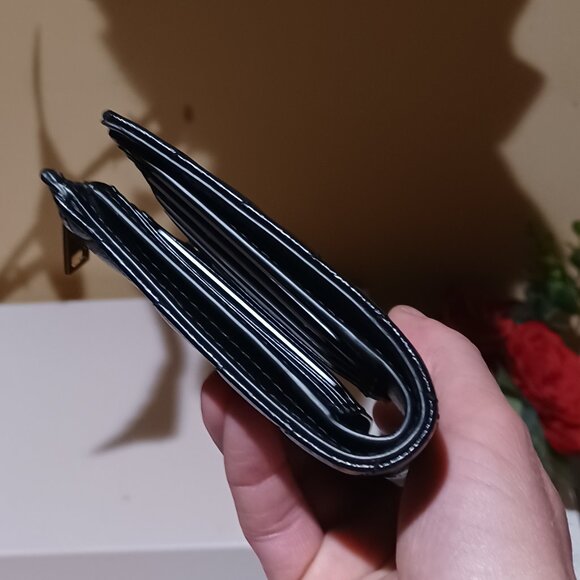 Authentic Yves Saint Laurent Wallet (quilted) - Picture 3 of 7